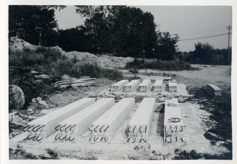 Farra d'Isonzo. Scarico del canale adduttore in costruzione. Elementi prefabbricati